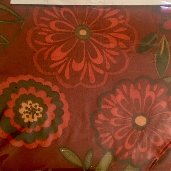 New-HOMESTYLES- Tablecloth - Picture 2 of 6
